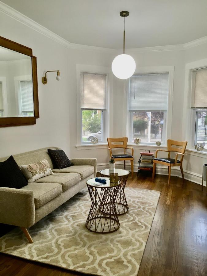 Logan Square Modern Apartment Chicago Extérieur photo